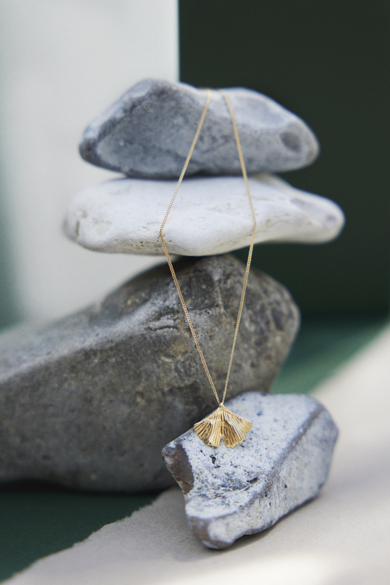 Ginkgo Pendant, 18K Gold